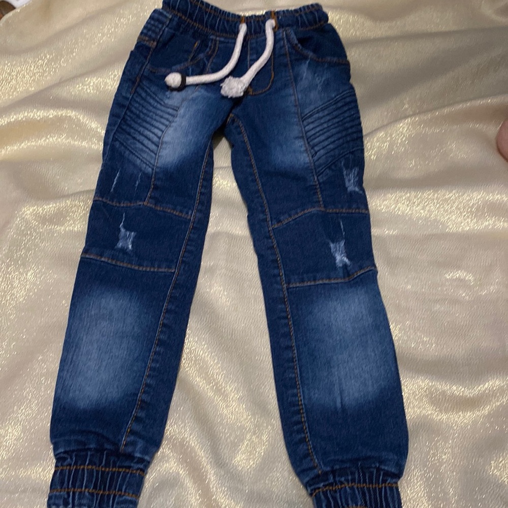 4t Pitbull skinny jeans fits like a 3T